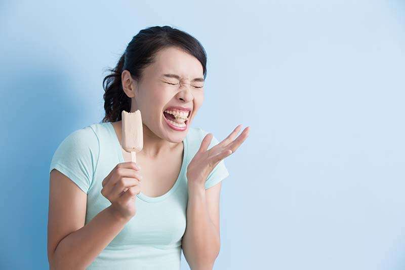 ¿QUÉ HACER CUANDO LA SENSIBILIDAD CALA HONDO EN TUS DIENTES?